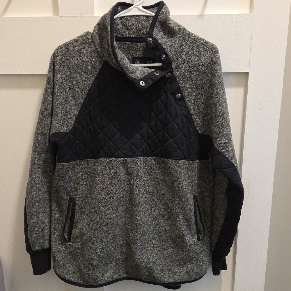 Abercrombie & Fitch Black and Gray Quilted Sweater
